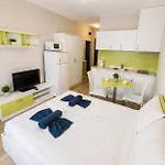 Sorrento Sole Mare - By The Appartement Sveti Vlas